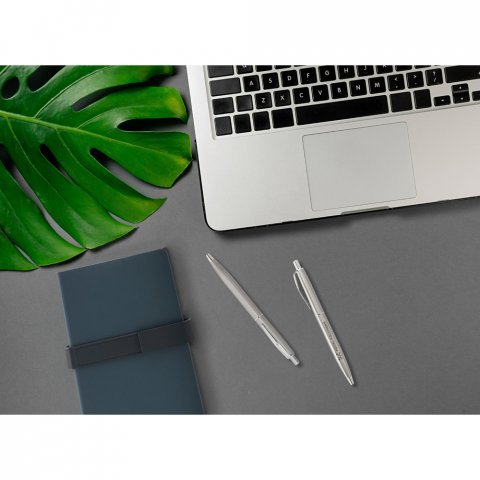 DOOLI. Stainless steel ballpoint pen (53% recycled), with shiny body