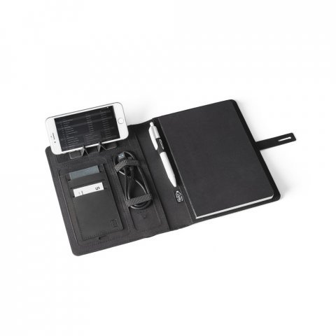 EMERGE A5 FOLDER II. A5 map in gerecycled polyester (100% rPET) 300D met draadloze oplader