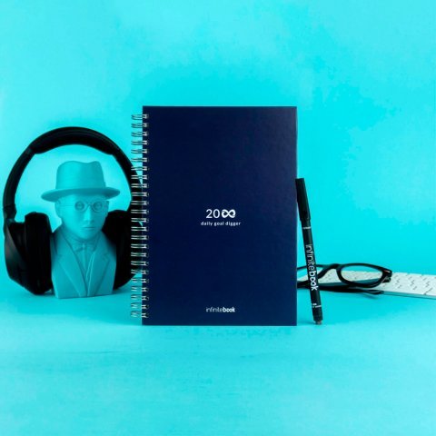 STARTER KIT INFINITE PLANNER A5. Le set comprend un "infinite Diary", un kit de nettoyage, un marqueur et un porte-marqueur - Bleu marine