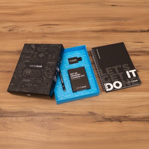 STARTER KIT INFINITEBOOK. Kit &bdquo;Infinitebook&rdquo; cu copertă tare, 1 kit de curățare, 1 marker și 1 suport pentru pix