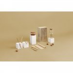 KIT ESSENTIALS. Zestaw, kt&oacute;ry łączy produkty niezbędne do przekształcenia domu w wyjątkowe miejsce