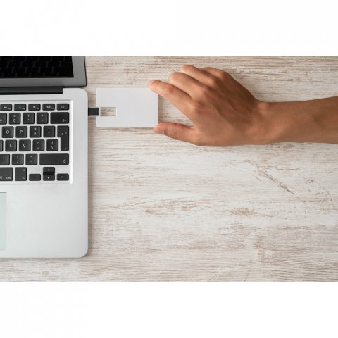 . Flash UDP &mu;&epsilon; &chi;&omega;&rho;&eta;&tau;&iota;&kappa;ό&tau;&eta;&tau;&alpha; έ&omega;&sigmaf; 32 GB &sigma;&epsilon; &mu;&omicron;&rho;&phi;ή &kappa;ά&rho;&tau;&alpha;&sigmaf; format 3mm