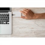 . Flash UDP &mu;&epsilon; &chi;&omega;&rho;&eta;&tau;&iota;&kappa;ό&tau;&eta;&tau;&alpha; έ&omega;&sigmaf; 32 GB &sigma;&epsilon; &mu;&omicron;&rho;&phi;ή &kappa;ά&rho;&tau;&alpha;&sigmaf; format 3mm