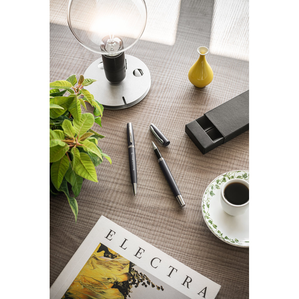 RE-LANDO-SET. Set penna roller e penna a sfera con corpo in alluminio riciclato (100% rAL)