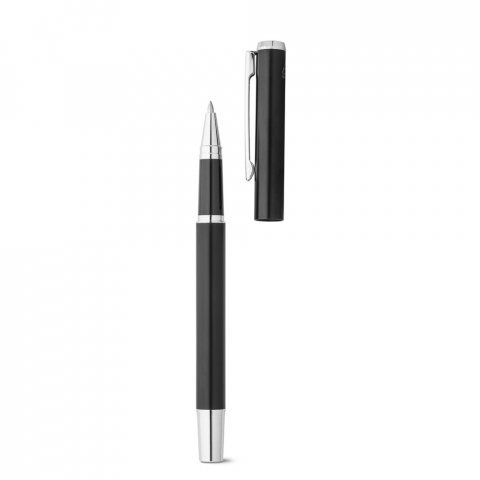 LEAH. Roller and ballpoint pen set in aluminium 94% rAL) with clip - Black