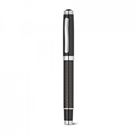 CHESS. Conjunto de roller e esferogr&aacute;fica em metal e fibra de carbono com mecanismo twist - Preto