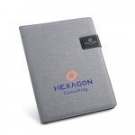 RIORDAN. &Phi;ά&kappa;&epsilon;&lambda;&omicron;&sigmaf; &Alpha;4 &sigma;&epsilon; &alpha;&pi;&omicron;&mu;ί&mu;&eta;&sigma;&eta; &lambda;&iota;&nu;&omicron;ύ &kappa;&alpha;&iota; PU &mu;&epsilon; &epsilon;&pi;έ&nu;&delta;&upsilon;&sigma;&eta; &phi;ύ&lambda;&lambda;&omicron;&upsilon; - &Alpha;&nu;&omicron;&iota;&chi;&tau;ό &gamma;&kappa;&rho;&iota;