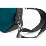 ROVER BACKPACK II. Mochila em tecido e PU - Azul petr&oacute;leo