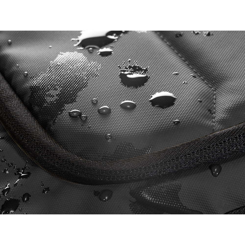 TOULON. Zaino per notebook realizzato in poliestere riciclato 600D ad alta densità 16"