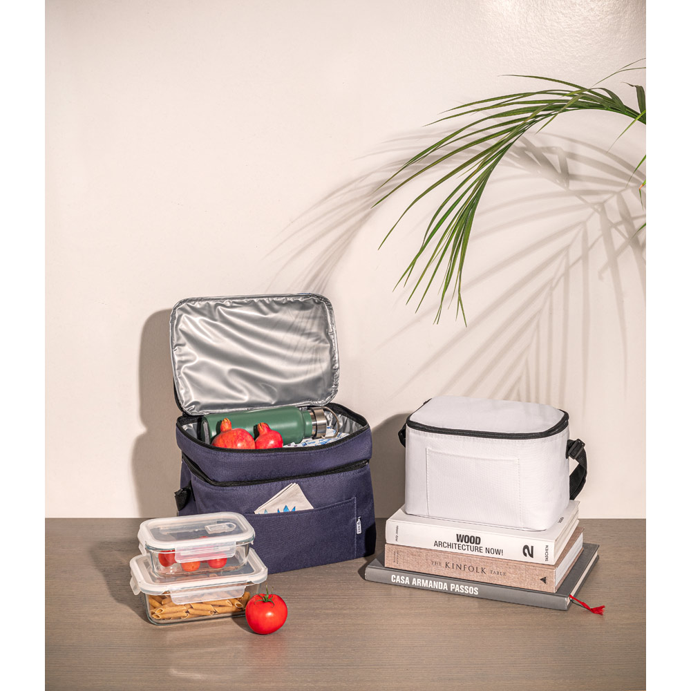 CANCUN. Borsa termica in poliestere riciclato 600D con cinghia regolabile 7 L