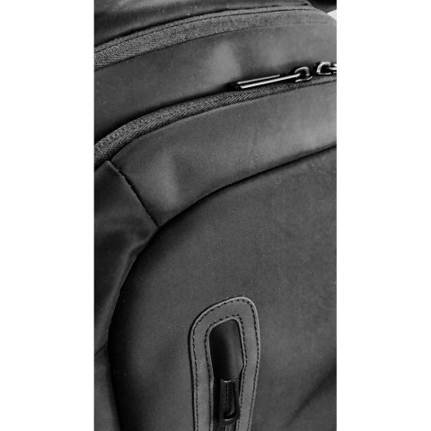 BOSTON SOLID. Laptoprygs&aelig;k (17") i 150D nylon med 2 polstrede rum - Sort