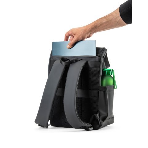AZORES BAG. Zaino per laptop (16") in PU, con patta che copre tutti gli scomparti - Nero