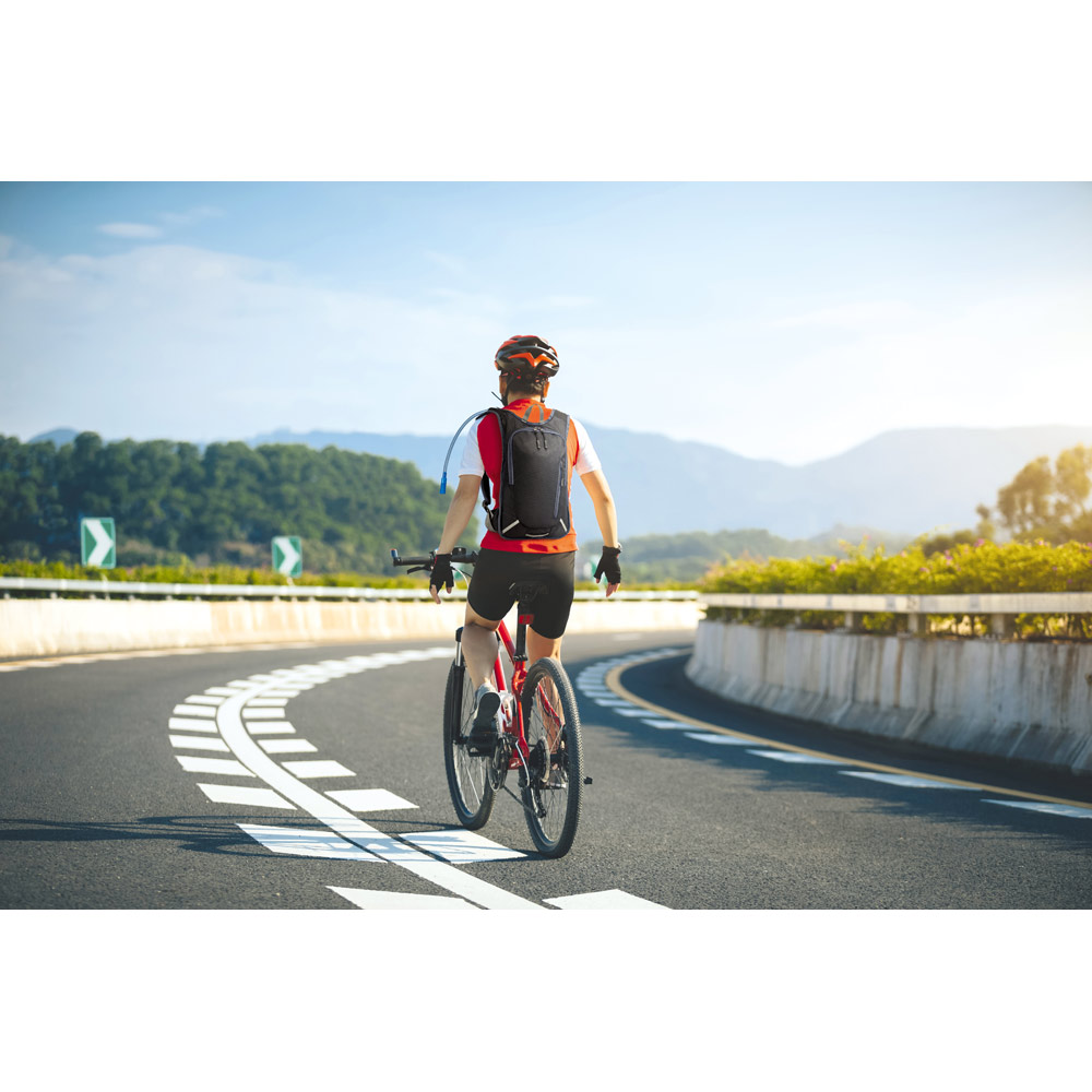 MOUNTI. Zaino sportivo in 420D con sacca idrica 2 L