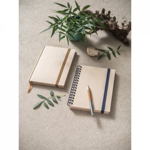 PROUST. Caiet A5 cu inele, cu copertă tare, fabricat din h&acirc;rtie din trestie de zahăr (80% trestie de zahăr) cu pagini simple