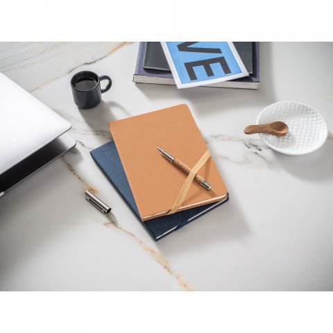 HUXLEY. Caiet A5 cu copertă rigidă, fabricat din h&acirc;rtie rezistentă la apă