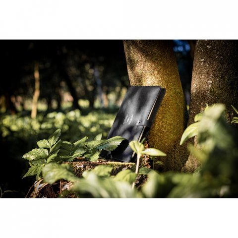 EMERGE A5 FOLDER. A5 map in gerecycled polyester (100% rPET) 300D met draadloze oplader