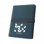 SANDERSON FOLDER. A4 map in PU (50% gerecycled) met magnetische sluiting en notitieblok met gelinieerde pagina's - Blauw