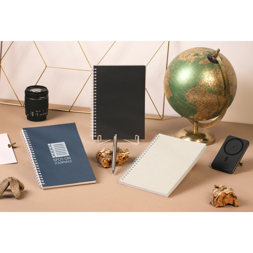 SCHILLER. Blocco note A5 con copertina flessibile,realizzato con carta riciclata al 100%