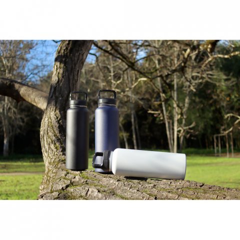 SINNER. Sticlă din oțel inoxidabil reciclat &icirc;n proporție de 90%, cu o capacitate mare de p&acirc;nă la 1200 ml