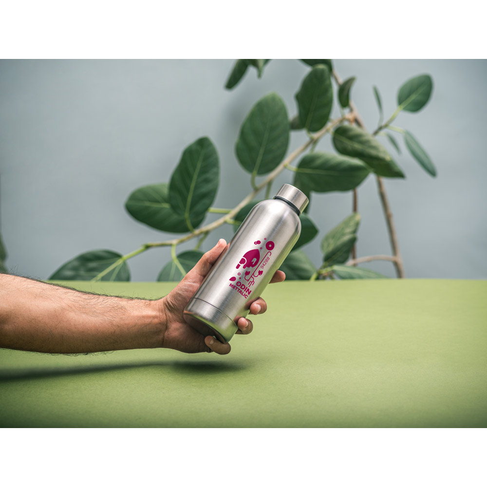 ODIN METTALIC. Borraccia in acciaio inox riciclato al 90% 550 mL