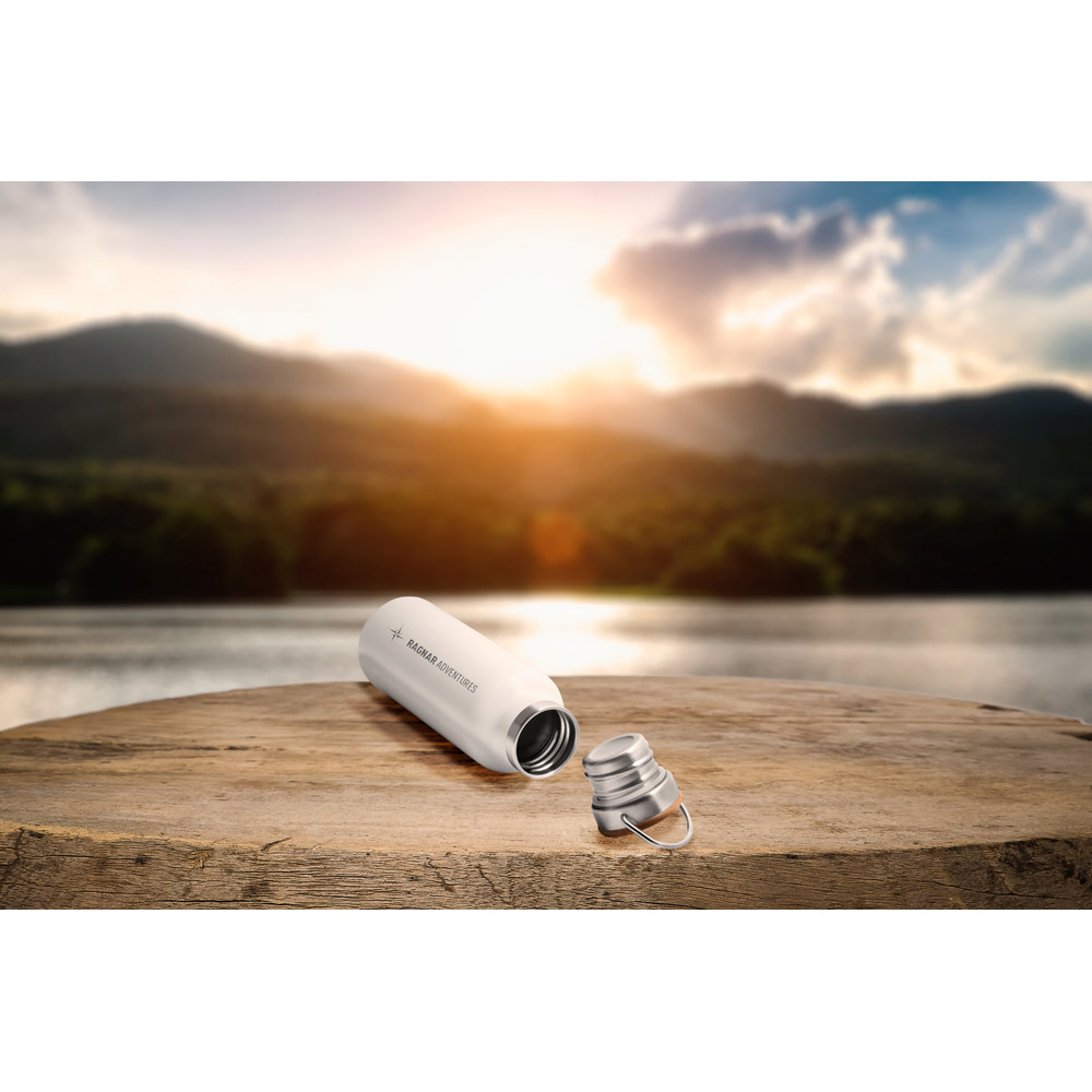 RAGNAR. Borraccia in acciaio inox (riciclata al 36%) a doppia parete termica, isolata sottovuoto 570 mL