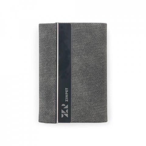 VAUGHN. Gaves&aelig;t best&aring;ende af kortholder og n&oslash;glering, begge produceret i metal og genanvendt polyester (30 % rPET) - M&oslash;rkegr&aring;