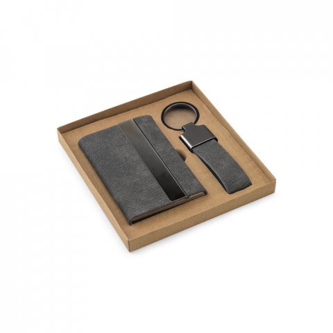 VAUGHN. Gaves&aelig;t best&aring;ende af kortholder og n&oslash;glering, begge produceret i metal og genanvendt polyester (30 % rPET) - M&oslash;rkegr&aring;