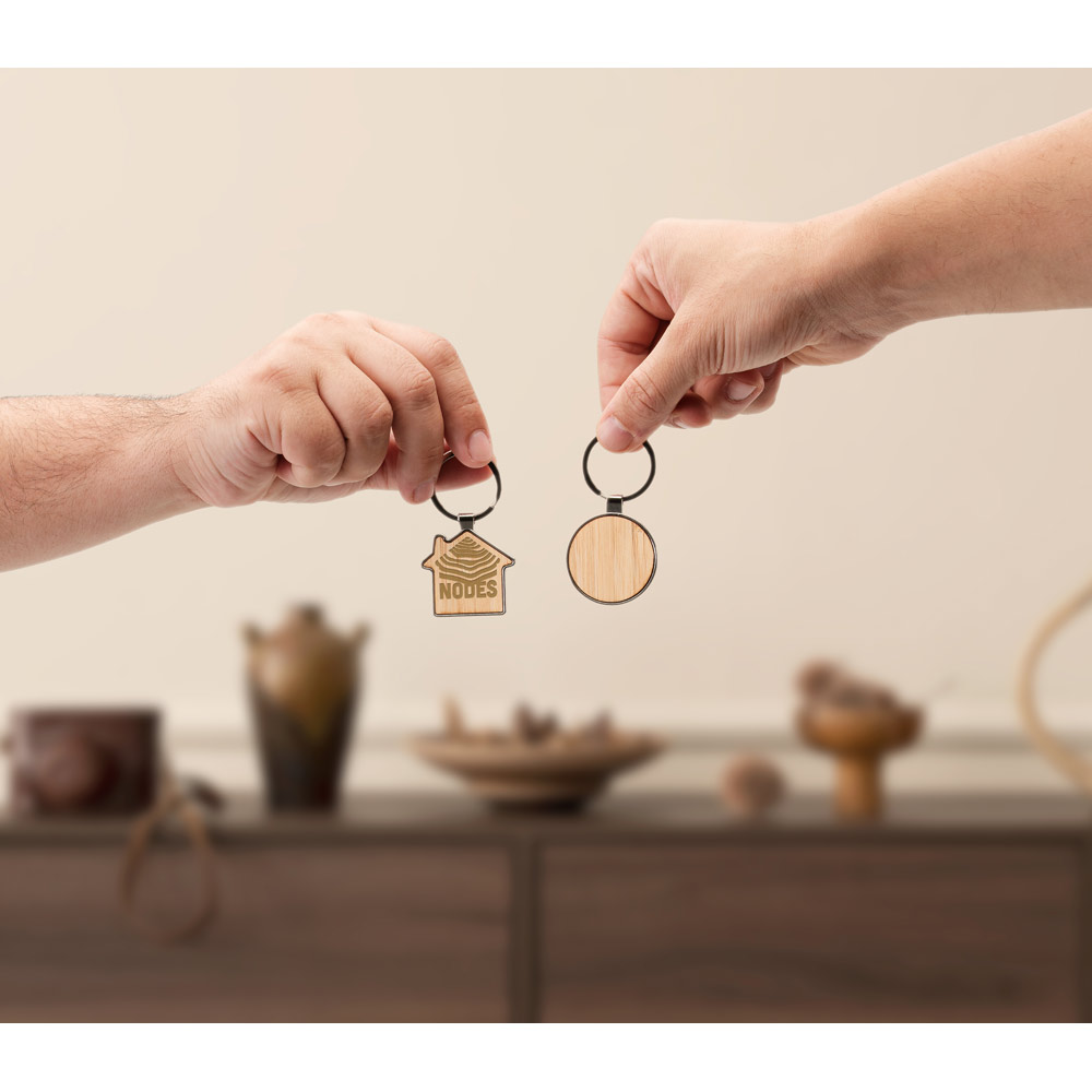 GASTON HOUSE. Portachiavi in ferro a forma di casa, realizzato in zinco e bambù