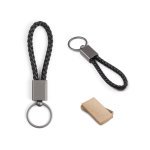 KETCHUM. Breloc dreptunghiular cu șnur &icirc;mpletit, fabricat din poliester (21% reciclat) și 79% poliuretan