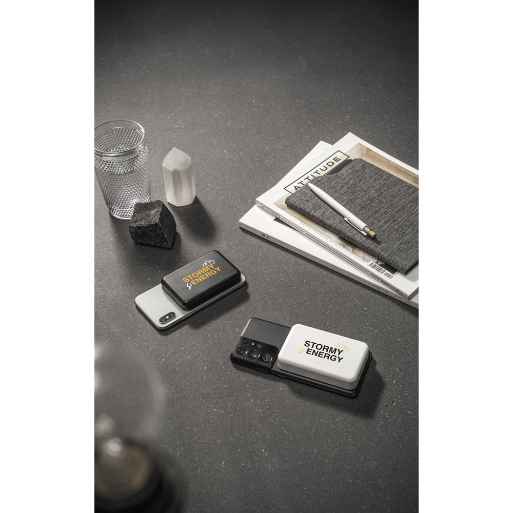 AMPERE 5. Power bank magnetico da 5'000 mAh con caricatore wireless superveloce da 15W in ABS riciclato (100% rABS)