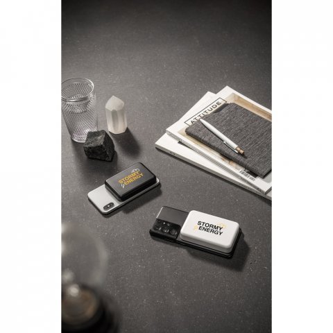 AMPERE 10. Magnetische Powerbank mit 10.000 mAh und superschnellem kabellosem Ladeger&auml;t (15 W) aus Recyceltes ABS (100% rABS)