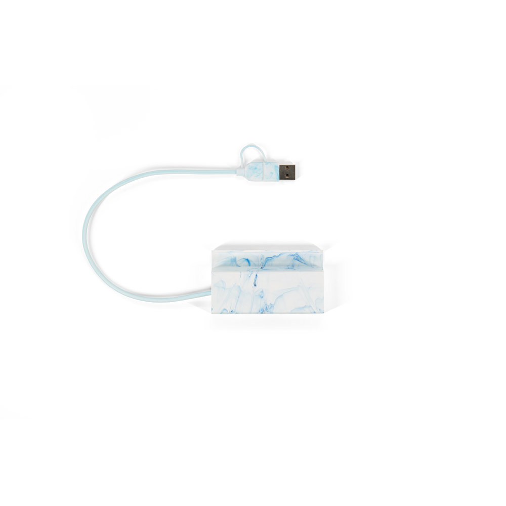 BERNERS HUB. Hub in ABS riciclato con ingressi e uscite principali