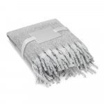 COMFY. Couverture en polyester recycl&eacute; (100% rPET) (300 g/m&sup2;), au toucher mohair - Gris