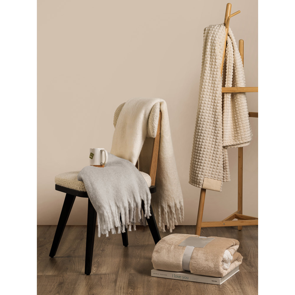 COMFY. Coperta in poliestere riciclato (100% rPET) (300 g/m²), effetto simile al mohair