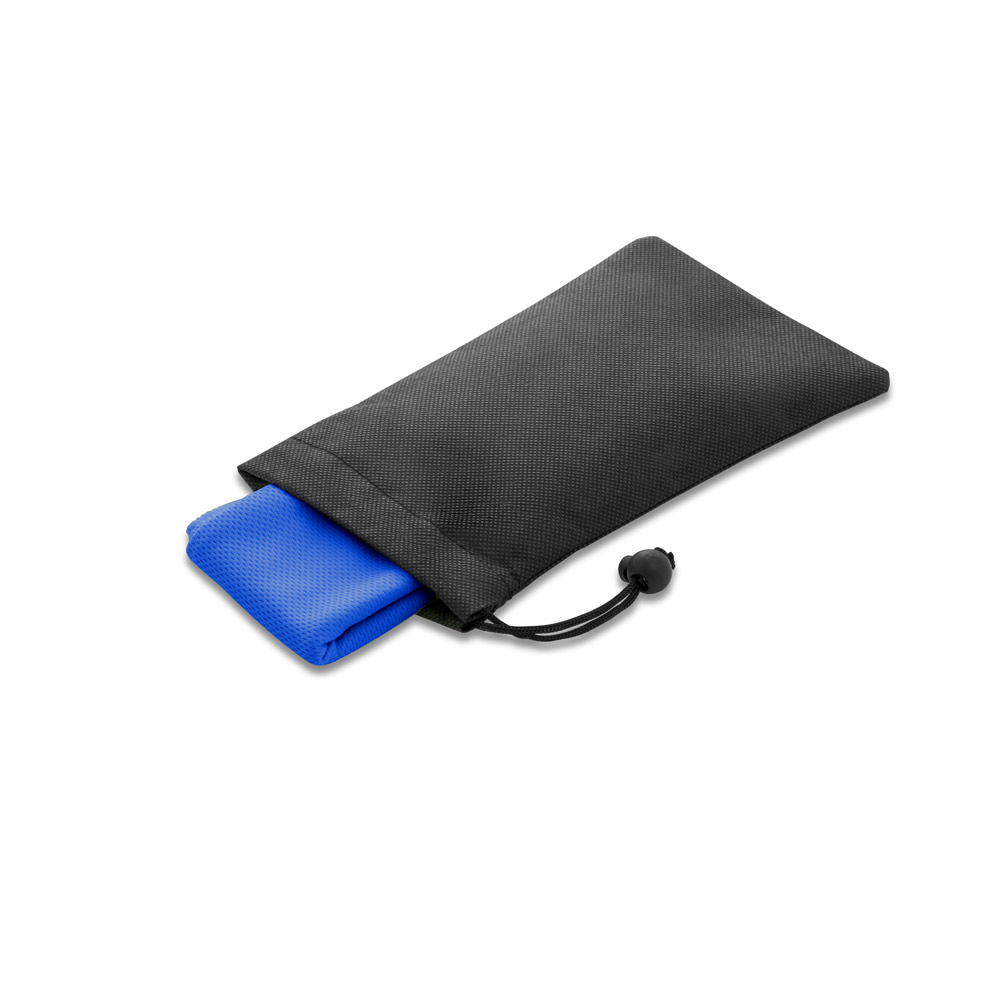 BERNAL. Asciugamano per sport rinfrescante in poliestere riciclato (100% rPET) con custodia in TNT